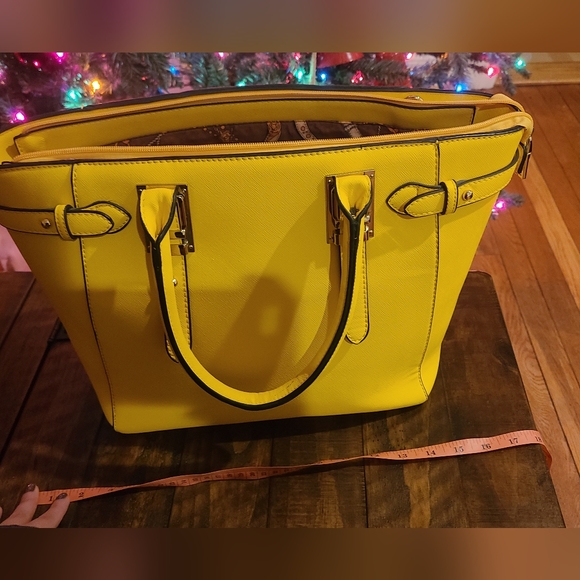 Yellow bag - Picture 10 of 16